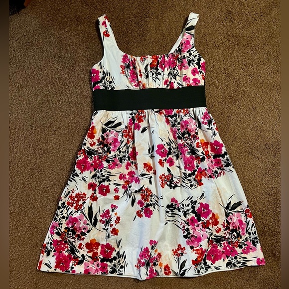 B. Smart A-Line Floral Dress - Picture 5 of 5